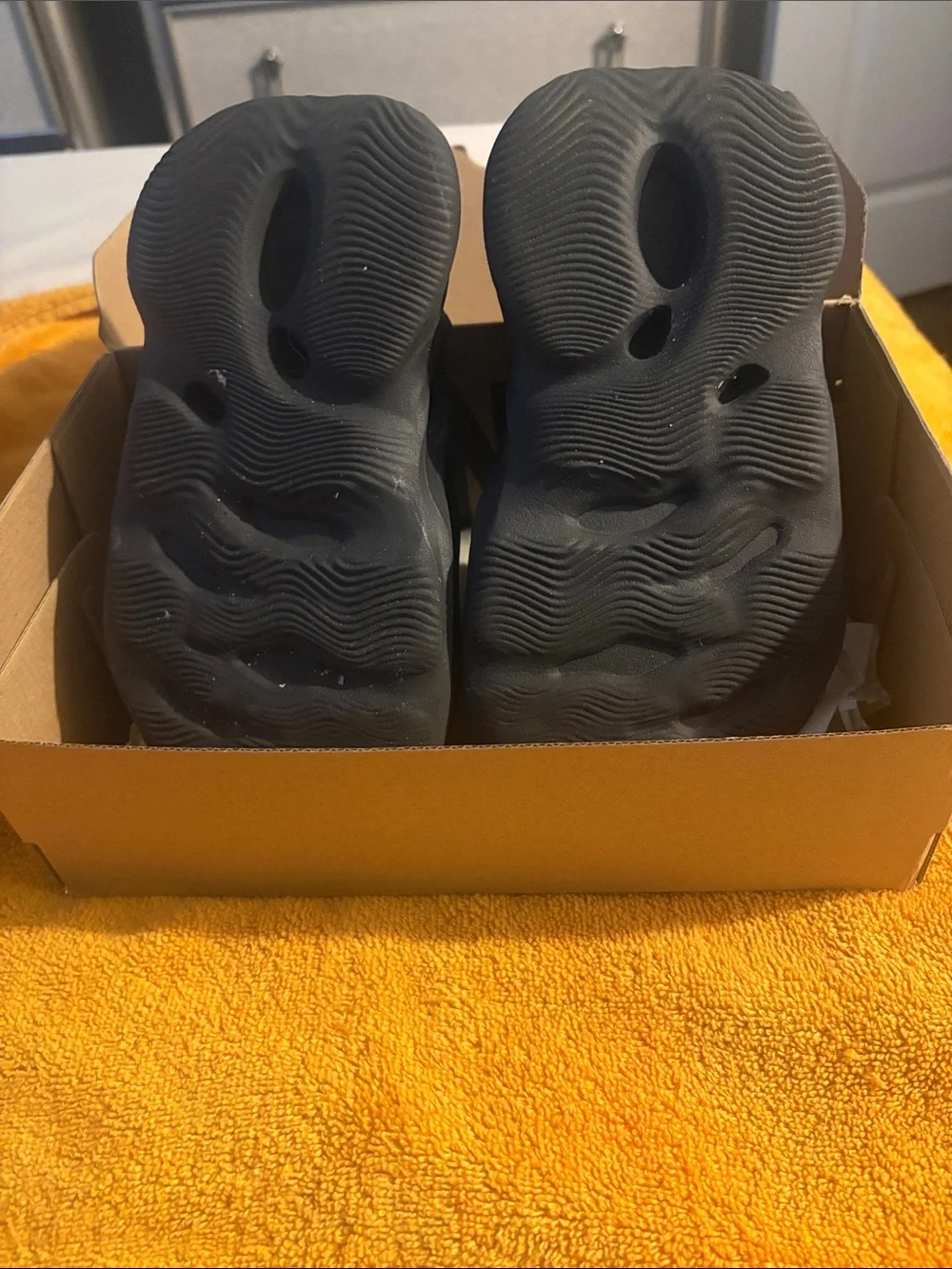 Yeezy Kids Black Foam Runner-Black